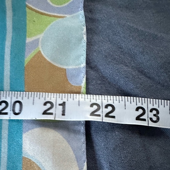 OSCAR by OSCAR DE LA RENTA 100% Silk Blue & Multi-Hue Vintage Scarf. Perfect. - Picture 6 of 7